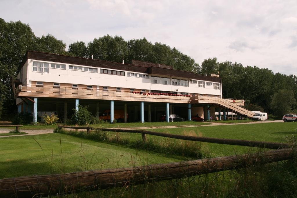 Hostel Boathouse Πράγα Εξωτερικό φωτογραφία
