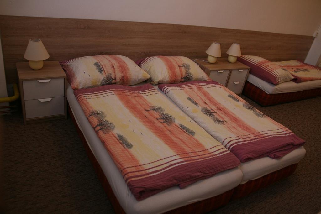 Hostel Boathouse Πράγα Εξωτερικό φωτογραφία